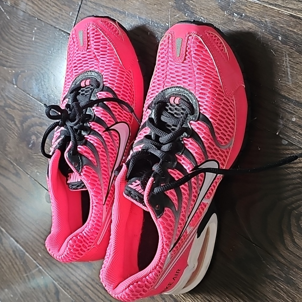 Nike Women's Hot Pink and Black Running Sneakers